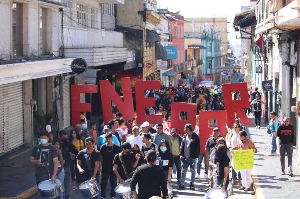 La lucha estudiantil sigue más viva que nunca 🔥🚩
27 años de trabajo, organización y compromiso por mejores condiciones educativas en México.
#27AñosFNERRR #45AñosDeLasCasasEnPuebla
<a href="/FNERRR_NACIONAL/">FNERRR NACIONAL</a>