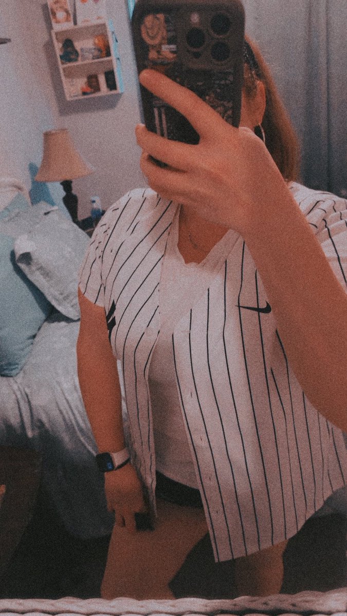 virginia rose 🖤🥀 tweet media