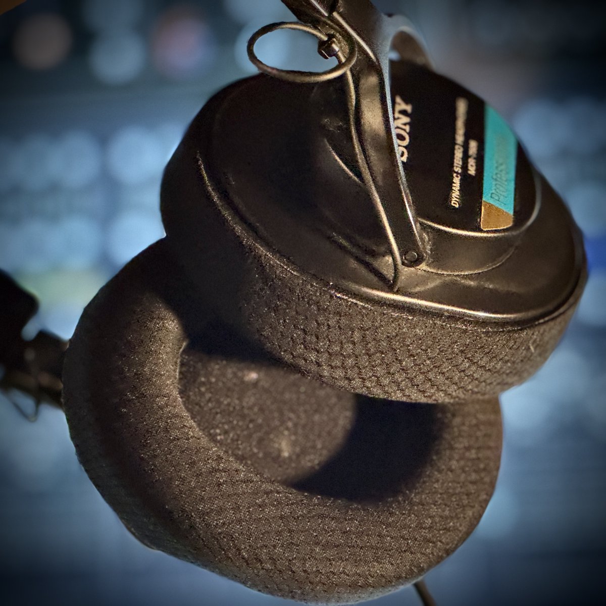 bismanblog's tweet image. At long last, this pair of 7506s got a new set of ear pads from #wickedcushions - I have a set of these for my other pair, but I'm waiting for them to flake before I switch to these.  No more sweaty ears!
