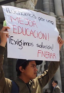 Miles de jóvenes siguen levantando la voz por mejores condiciones educativas en todo el país 📢 #27AñosFNERRR #45AñosDeLasCasasEnPuebla <a href="/FNERRR_NACIONAL/">FNERRR NACIONAL</a>