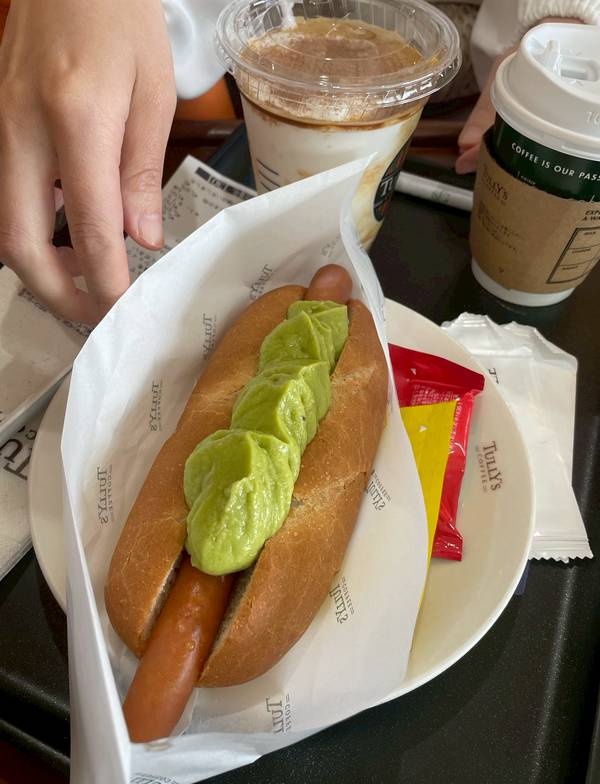 Twinkle_place's tweet photo. おはようございます！週末どころかGWも仕事なので、朝からタリーズコーヒーでティラミスシェイクを中心に爆食！！連勤がんばる🫰 https://t.co/HfVbkxSdCs