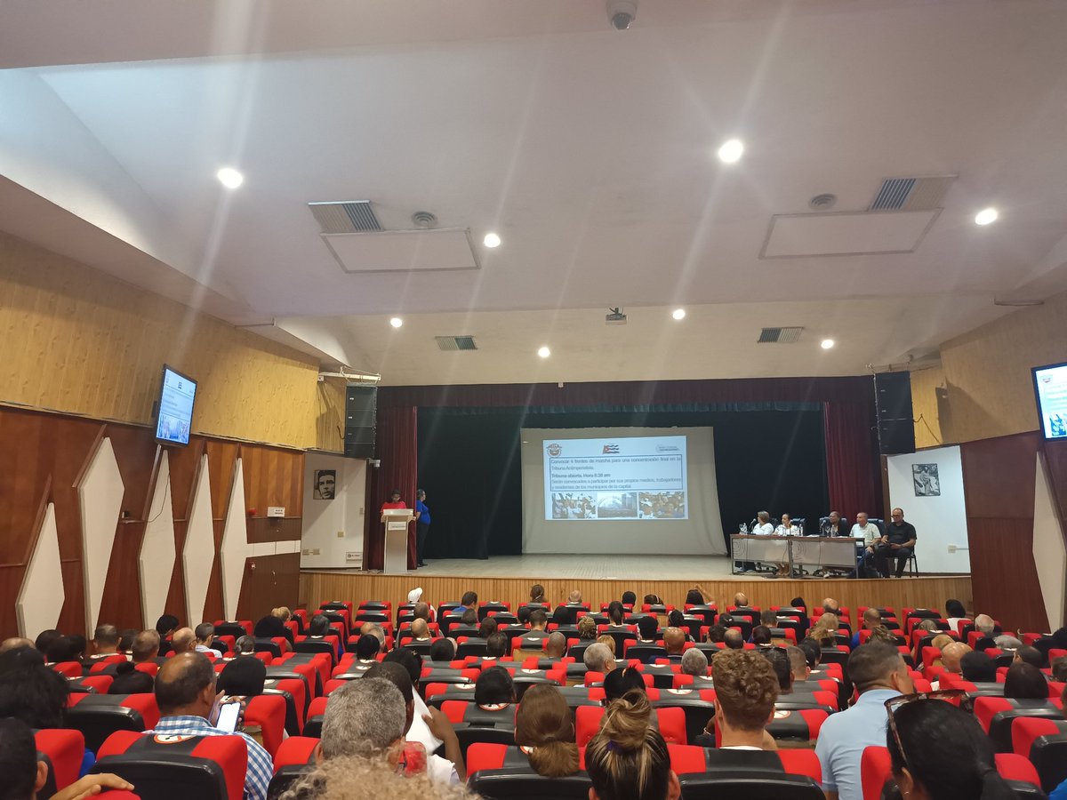 JosCarlosCruzS3's tweet image. Hoy en plenaria del @SNTCIE_Cuba desarrollada en teatro del Ministerio de Comunicaciones, los trabajadores del GEIC, ratificaron su compromiso con la patria y nuestra participación en las actividades organizadas para celebrar el próximo 1ro de mayo. La patria se defiende #Cuba