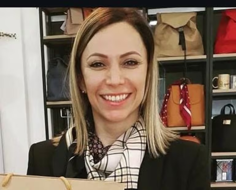 OJO. DOS NOMBRES, DOS
Hermann Weinsensee, Nancy Barua Mosqueda. O por qué el caso Hernan Rivas y todo lo que tiene que ver con los títulos de "abogado" de la Sudamericana, no serán investigados ni por el MEC, ni por CONES ni por ANEAES. Dos ubicuos personajes, salidos de un