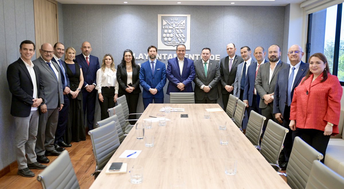 Me reuní con el Embajador del Líbano en México, George El Jallad, así como con integrantes de la comunidad libanesa en Sonora. 🇱🇧🤝🇲🇽

Reafirmamos nuestro respaldo a proyectos de intercambio comercial, turístico, académico y cultural para Hermosillo, de la mano del Centro Libanés