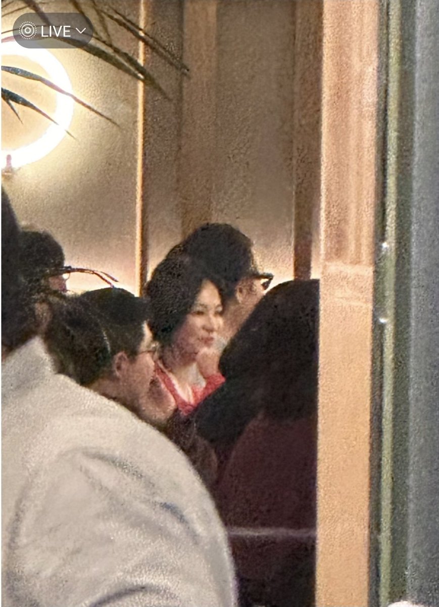 Op saw Kyo a few days ago while dining at Pyramid. She said Kyo is so beautiful,she stood out in the crowd. She managed to make eye contact with Kyo,greeted her from far and even calling out unnie.