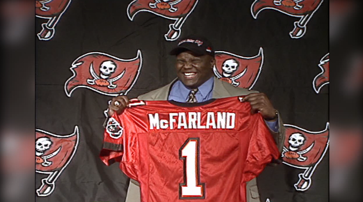 markskoljrTV's tweet image. Did you know the #Bucs have picked 15th twice?

#TampaBay drafted DT Booger McFarland in 1999 and WR Michael Clayton in 2004 with the 15th pick. Both went to LSU. 

There's one potential first rounder out of LSU this year - CB Mansoor Delane.

Will they go the LSU route again?