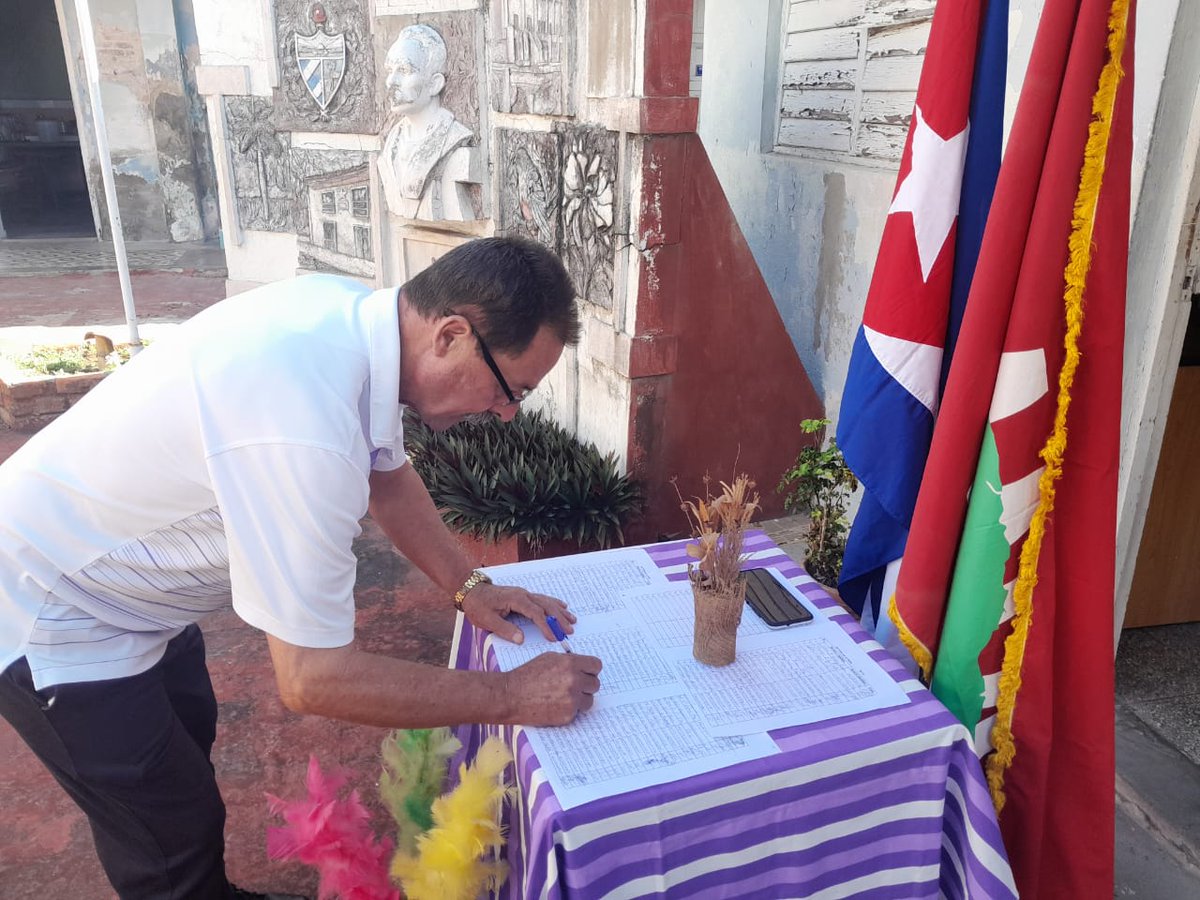 #ANAPCuba El campesinado cubano ante la amenaza imperial, respaldará la Revolución y la soberanía del país. 
#MiFirmaPorLaPatria
#CubaEstáFirme