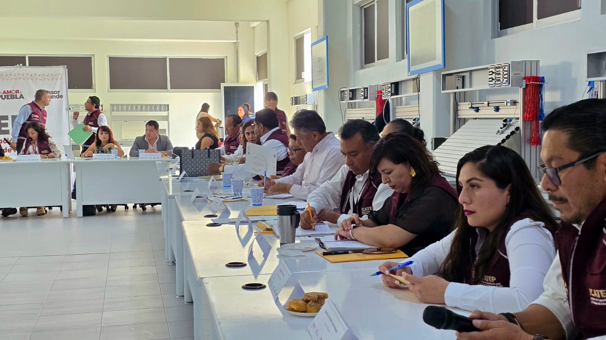 Llevamos a cabo la segunda reunión de trabajo de directivos ICATEP en <a href="/ICATEP_UPuebla/">ICATEP Unidad Puebla</a> , un espacio de diálogo que permitió generar estrategias y resolver dudas para fortalecer la atención a las y los usuarios de nuestras comunidades.

A través del trabajo coordinado, impulsamos