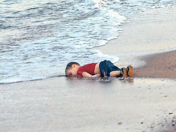 BekasRojava's tweet photo. Alan Kurdi 2015 https://t.co/9SsMKdg5PJ