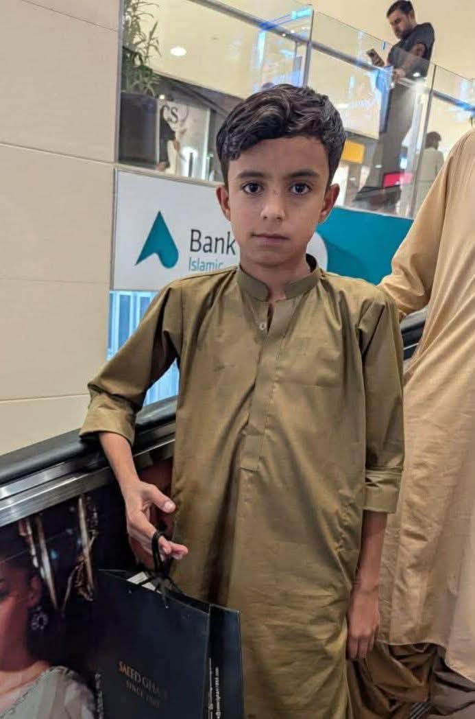 🚨 لاپتہ بچے کا اہم اعلان 🚨
سلیم ولد احمد خان بگٹی، 
جو کہ رحیم یار خان میں کنگسٹن اسکول کا طالب علم ہے آج شام تقریباً 3 بجے اسکول سے نکلا مگر تاحال گھر نہیں پہنچا۔
 اہلِ خانہ کے مطابق بچہ نہ سوئی پہنچا ہے اور نہ ہی کسی سے رابطہ ہو سکا ہے جس کی وجہ سے شدید تشویش پائی جا رہی ہے۔
