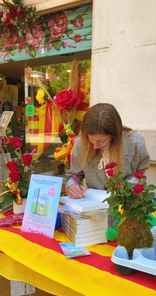freginals82's tweet photo. Mi primer Sant Jordi. 
Mi primer libro. 
Mis primeras veces sin ti, mamá. 
Y por ti, va este día, este libro.
⭐️ 🩵 https://t.co/foioGXsxiD