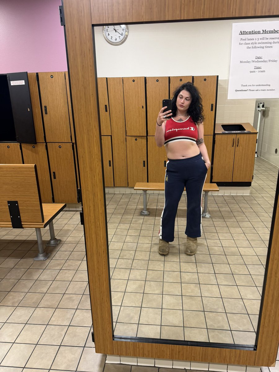 MistyRio0's tweet photo. Hehe shameless pre soak gym selfie! https://t.co/o8WmwgM7VN