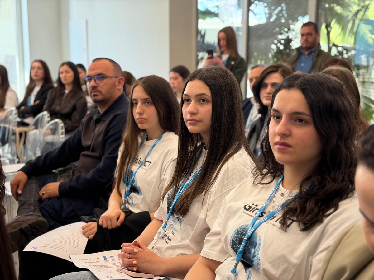 UNDPAlbania's tweet image. On #GirlsInICTDay, together with @UN_Albania, @UNFPAAlbania &amp;amp; @WHOAlbania &amp;amp; #UNWomen, we hosted a session on #genderequality in the age of #ArtificialIntelligence 
From online safety to inclusive AI, the message is clear:girls must shape the digital future.
Funded by @SwedeninAL