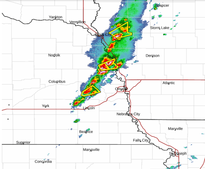 Jasamsdestiny's tweet image. #Nebraska
Severe Thunderstorm Warning for #BurtCounty in Nebraska till 1:30.  At 1:07, a severe thunderstorm was located over #Craig, or 8 miles west of #Tekamah, moving NE at 30.  60 mph wind gusts &amp;amp; quarter size hail.
#SevereThunderstormWarning