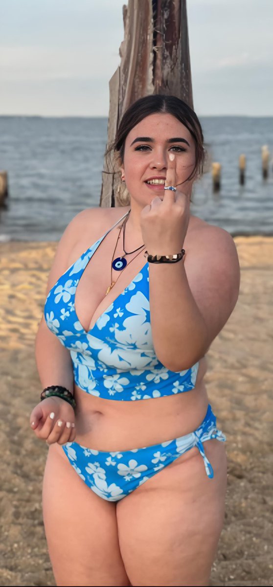 Dumfbuck tweet media