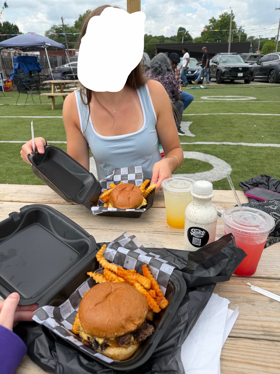zynbryan69's tweet photo. a moment for the burger and the bitches https://t.co/BzmatFqMTS
