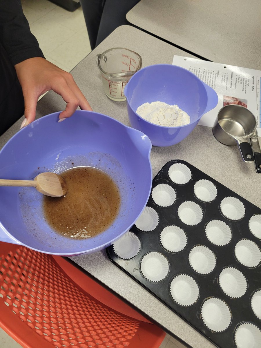 Anderson_FCS's tweet image. Bite-sized donut muffins are the best way to start the day!  #CookingClass #AHSisFamily