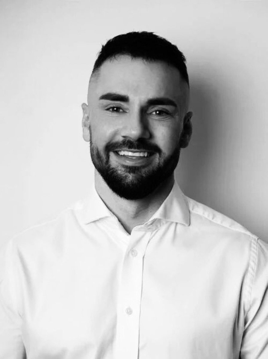 Mijają godziny a ta tragiczna wiadomość nadal wydaje się nierealna, Łukasz nie pojawi się we wtorek w Sejmie, nie będzie dzwonił wieczorem przegadać temat i z rozbrajającym uśmiechem nie spóźni się na prezydium komisji ….. Pozostanie pustka tak bolesna dla ludzi i zwierząt 🖤🖤