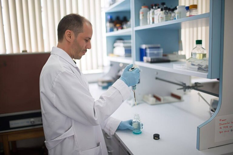 elfocovzla's tweet image. Venezuela podría desarrolla fármacos para optimizar tratamiento contra el cáncer
shortlink.uk/1tAR9
#Venezuela #Salud #23Abr