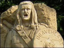 cat_laffs's tweet photo. Bit like the abysmal Braveheart sculpture🗿 👎 https://t.co/wjgidkYJXo