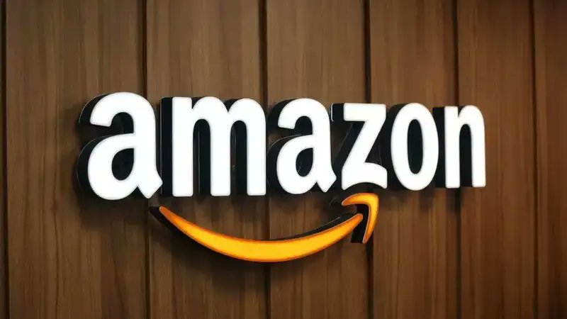 mayank_shr48317's tweet image. 🏗️ Amazon ditches old job titles for "builder" labels in key units during annual reviews! A fresh culture push toward pure innovation and ownership. Gimmick or genius? Employees loving the vibe shift? Amazon's reinventing how we work in tech. Thoughts? #Amazon #TechJobs