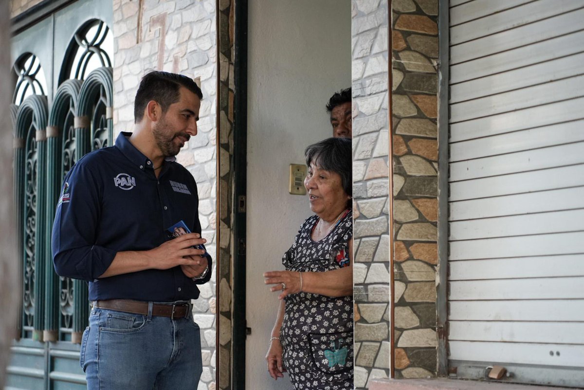 RubenGuajardoB's tweet photo. Ayer nos tocó recorrer El Paseo, en nuestro Miércoles Ciudadano.🏘️

Platicamos con vecinas y vecinos, escuchamos sus necesidades y seguimos gestionando para mejorar nuestro Distrito 5. ¡Aquí seguimos, trabajando juntos! https://t.co/aoVGbPEExZ