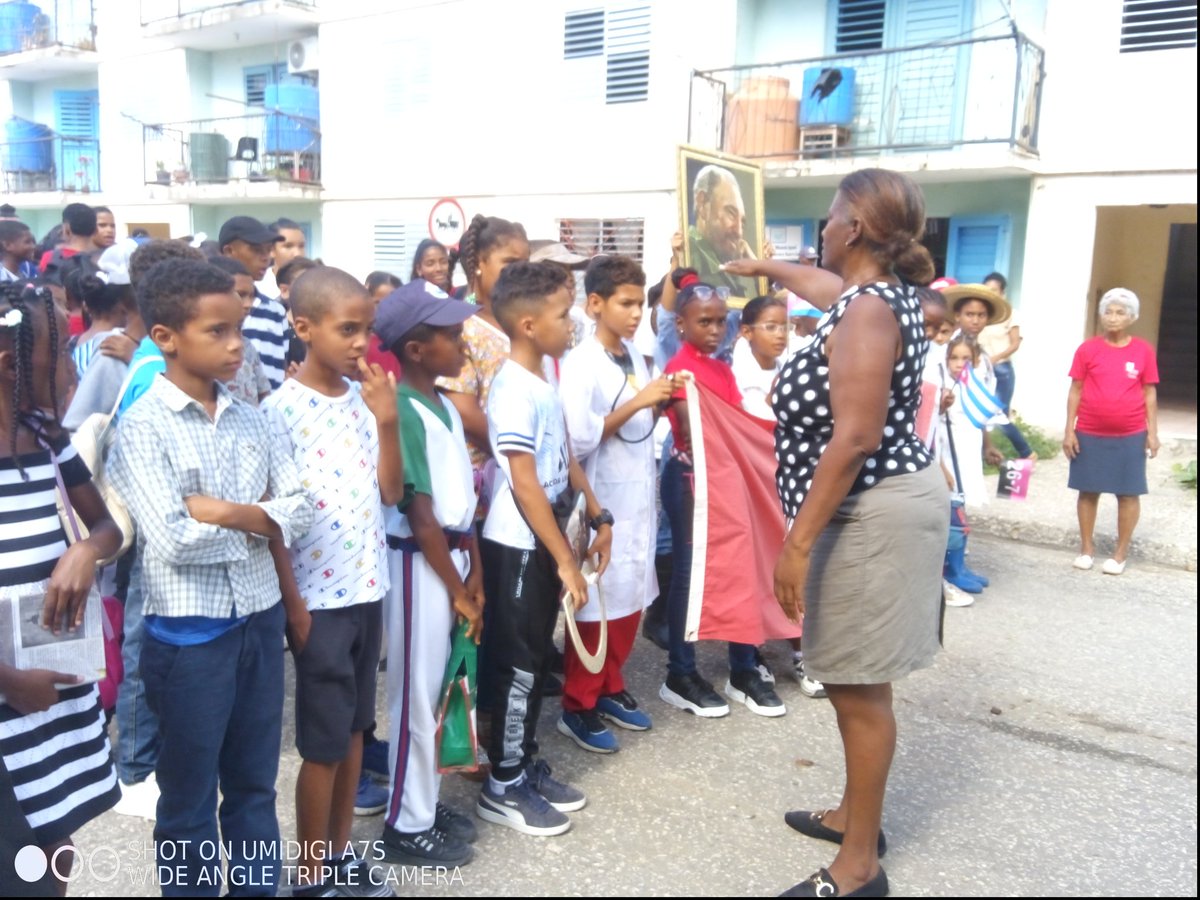 <a href="/yoeaberob1/">Yoel Perez Garcia</a>
<a href="/Yusdania_NP/">Yusdania Felix</a> 
<a href="/romero_tam56484/">Antonio Tamayo Romero</a> 
Mañana de desfile pioneril en la provincia de #Guantánamo , demarcación Nicetences de la Yaya en saludo al 1ro de mayo porque #PorCubaJuntosCreamos.
¡Viva el 1ro de Mayo.!