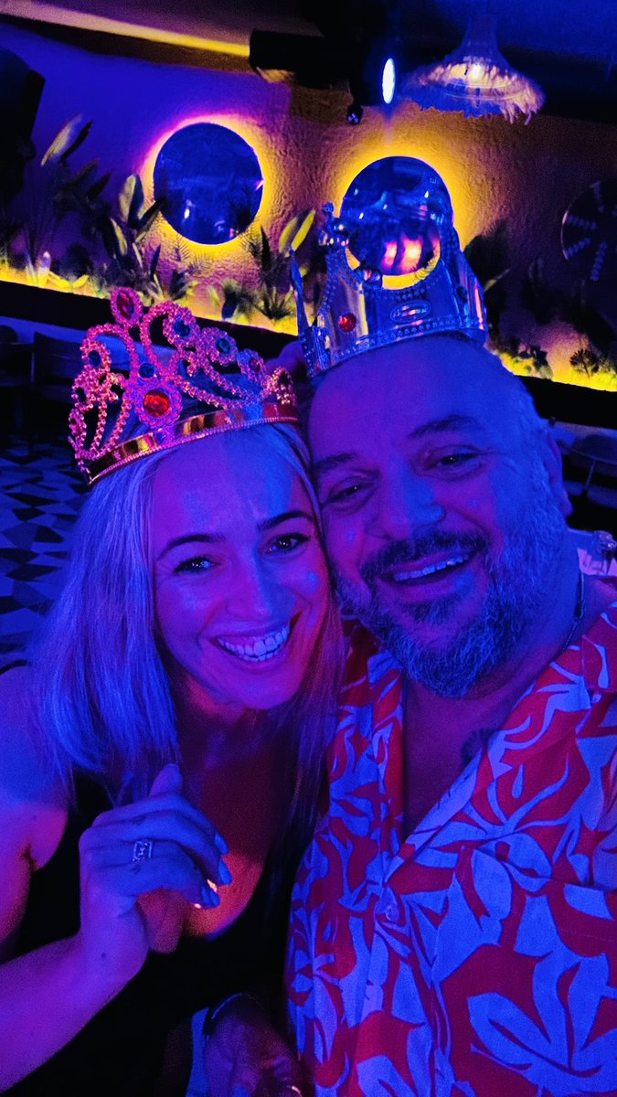 brn355's tweet image. Veee gene bir gün..🤴👸 #tbt