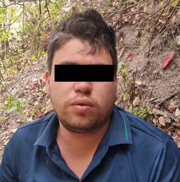 EJTO_FAM_GN's tweet image. 🚨 Detienen a 10 integrantes del grupo delictivo “Gente del Guano”, del cual es líder Aureliano Guzmán Loera “Guano”, hermano de Joaquín “El Chapo” Guzmán tras operativo en La Cebadilla, #Tamazula, #Durango.   @Defensamx1 @ComandanteFAM 

También Etzair Lugo, jefe de seguridad y