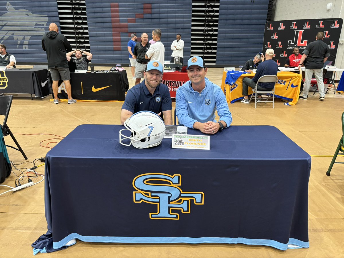 SFBruinFootball's tweet image. Our HC @coach_bras and OC @PatrickKoone putting in work at the SCFCA Recruiting Fair at White Knoll, connecting, advocating, and making sure our guys are seen by college programs. #BruinBuilt #LockedIn #RecruitBruinFootball