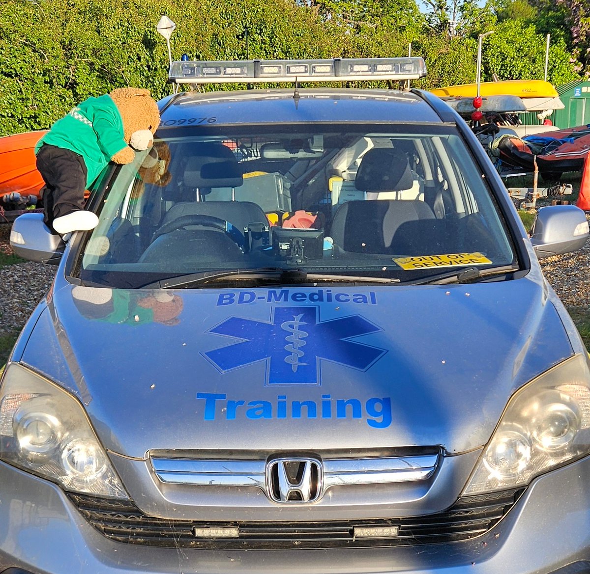 BDMed_Bear's tweet image. I have arrived to visit a very special lady.... FFION!!! I've missed you old girl, but you're enjoying your #retirement by the sea! Big hugs my most faithful friend 🧡 💛#bearswithjobs #MedicalSupportUnit