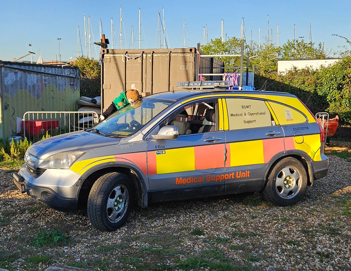 BDMed_Bear's tweet image. I have arrived to visit a very special lady.... FFION!!! I've missed you old girl, but you're enjoying your #retirement by the sea! Big hugs my most faithful friend 🧡 💛#bearswithjobs #MedicalSupportUnit