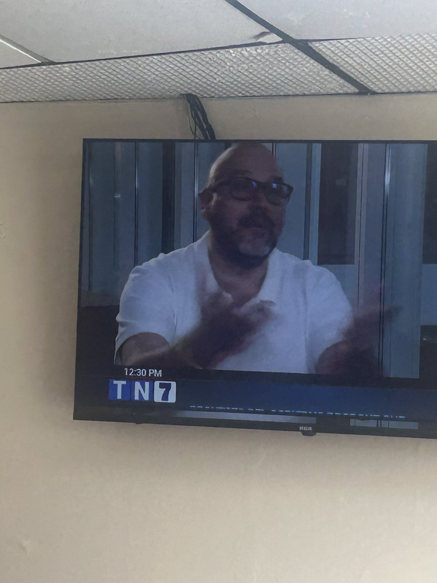 Gracias LGTBarrios por elegir a este pachuco de diputado y a los medios canallas por hacerlo ver que no es responsable de nada
