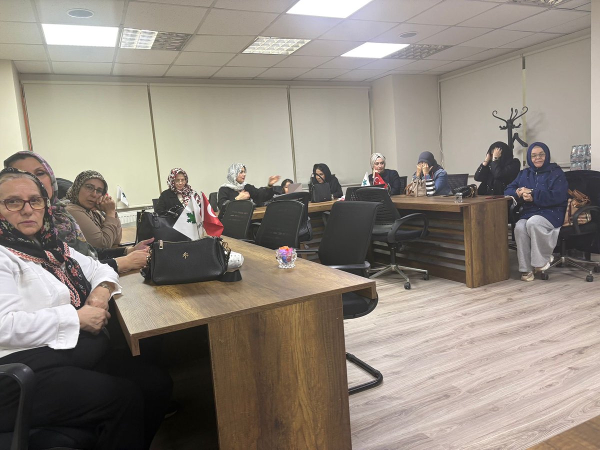 istgelecek's tweet photo. Masum canları hedef alan saldırılarda hayatını kaybeden öğrencilerimiz ve öğretmenlerimiz için İl Başkanlığımızda Kur’an-ı Kerim tilaveti gerçekleştirdik.

Bu acıyı unutmayacağız.
Rabbim rahmet eylesin, milletimizin başı sağ olsun.

@Ahmet_Davutoglu 
@OsmanGentrk15 
@GelecekPartiTR