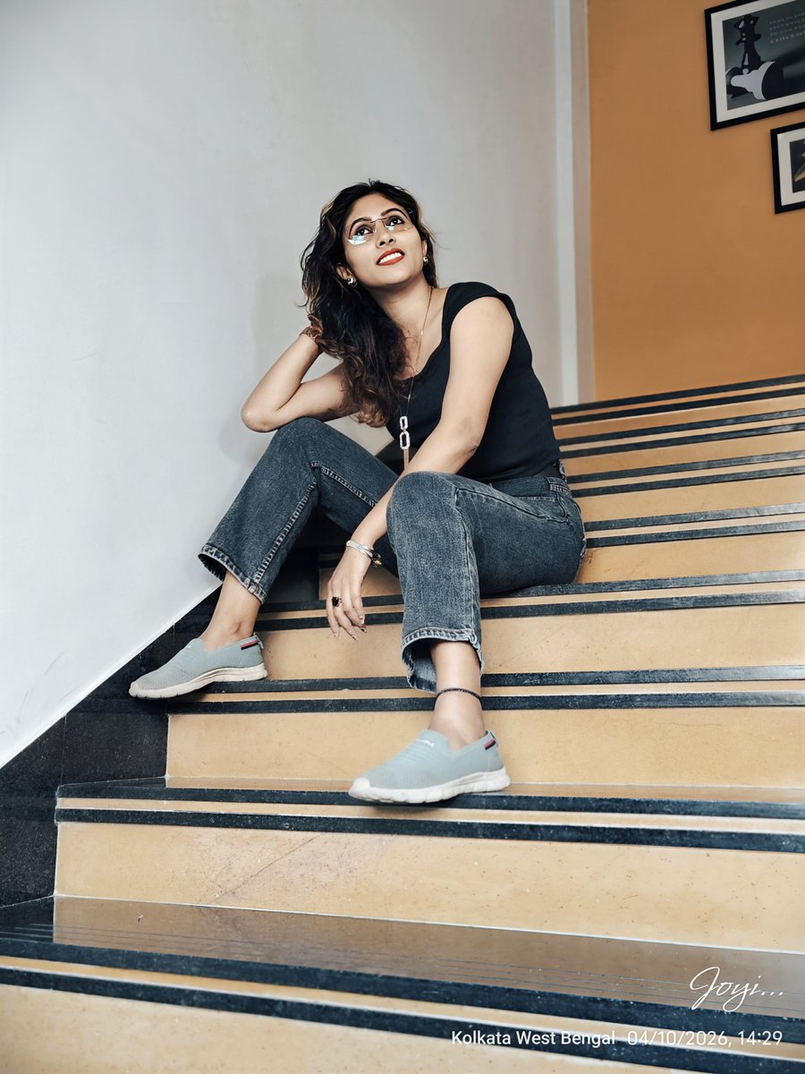 JayeetaGupta8's tweet image. Sitting Still, But My Dreams Are Always Moving ...💫

#DreamBig #StayFocused #SimpleStyle #UrbanVibes #Confidence