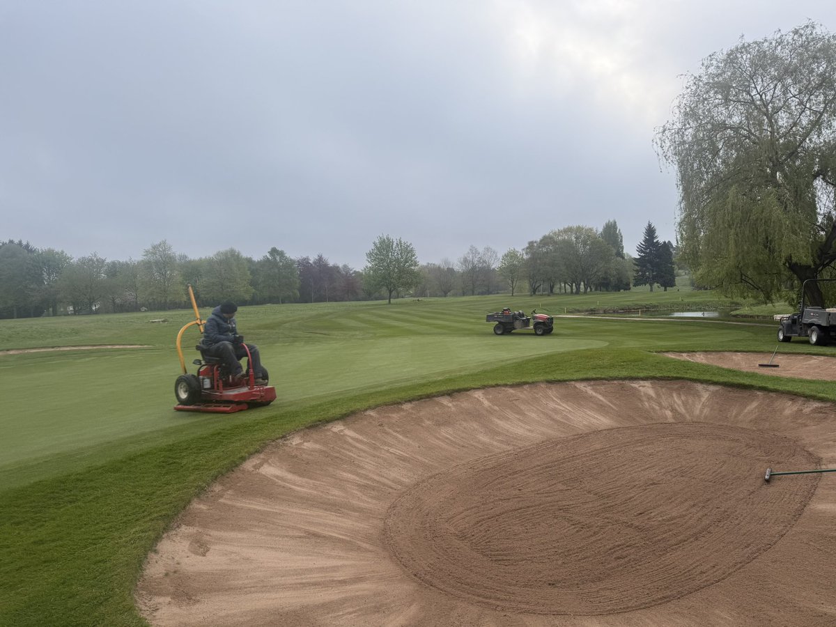 c86low's tweet image. Thank you to @GolfGeek6 and @wilsoncleaver for helping with setup this morning for the @BIGGAMidlands spring tournament sponsored by @ReesinkTurfcare! We hope everyone enjoyed the test we offered! #golf #greenkeeping #golfcourse #turf