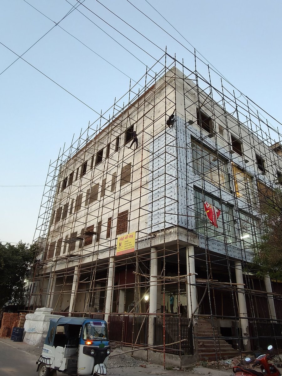 ary_g_official's tweet image. Are poor lives so cheap?

Unsafe construction in Kanpur 🚨
Labourers working at height without helmets or safety harness. Lives at risk.

Immediate action needed.

maps.app.goo.gl/F32L4538TsrpZc…

@kdakanpur @kanpurnagarpol @DMKanpur @myogiadityanath @Uppolice @PMOIndia

#Kanpur #unsafe