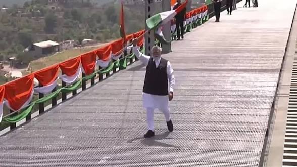 FutureNow2026's tweet photo. @narendramodi Brightful Riad-Show.
Historic Day #Haora /#Calcuta Bridge.
Mr. Modi is a hope bridge between past & Future. https://t.co/hL93goia3R