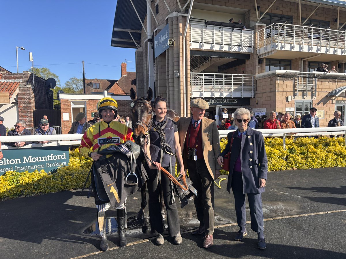 jamiesnowden's tweet image. #winner 85 for the season as #MoveWithTheBeat wins again this season under another wonderful ride from @izzi__ryder for Jamie Drummond Well done team @Alexwalters89 @BetVictor #TopTeam #TopSeason