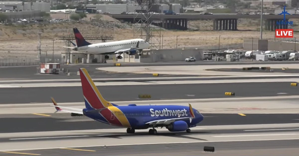 airlinevideos's tweet image. PHX always delivers amazing up-close views ✈️ TUNE IN for all the action!
#aviation #skyharbor #airport

🔴LIVE PHOENIX SKY HARBOR (PHX) AIRPORT ACTION! (April 23rd, 2026) youtube.com/live/RdzZQxeE-… via @YouTube