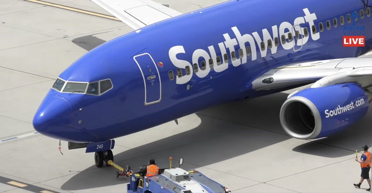 airlinevideos's tweet image. PHX always delivers amazing up-close views ✈️ TUNE IN for all the action!
#aviation #skyharbor #airport

🔴LIVE PHOENIX SKY HARBOR (PHX) AIRPORT ACTION! (April 23rd, 2026) youtube.com/live/RdzZQxeE-… via @YouTube