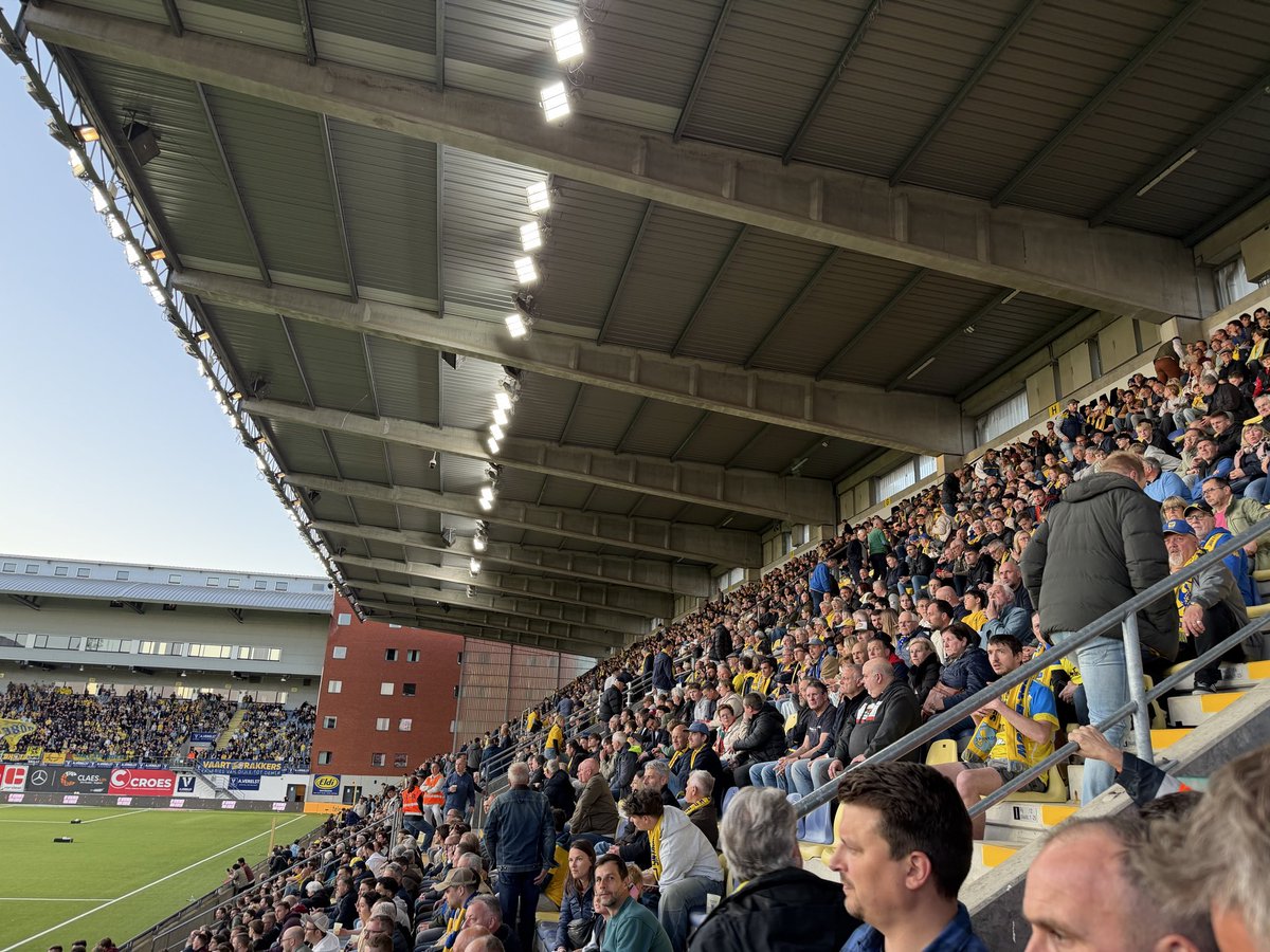 DanMKDons's tweet photo. Sint-Truidense v Anderlecht in the Belgian Pro League 🇧🇪 https://t.co/56AJBbRzPG