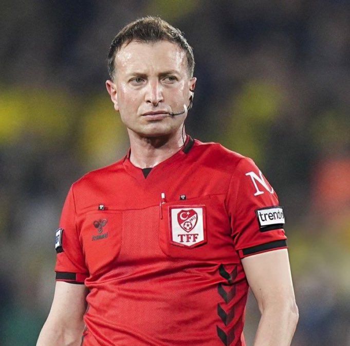 Bu sene Fenerbahçe’nin bütün derbilerini Yasin Kol yönetmiş olacak.

Asıl şaşırtıcı olan ise son üç sezondur neredeyse bütün derbilerde çuvallayan Fenerbahçe, bu sene hiç derbi mağlubiyeti yaşamadı. 🤔