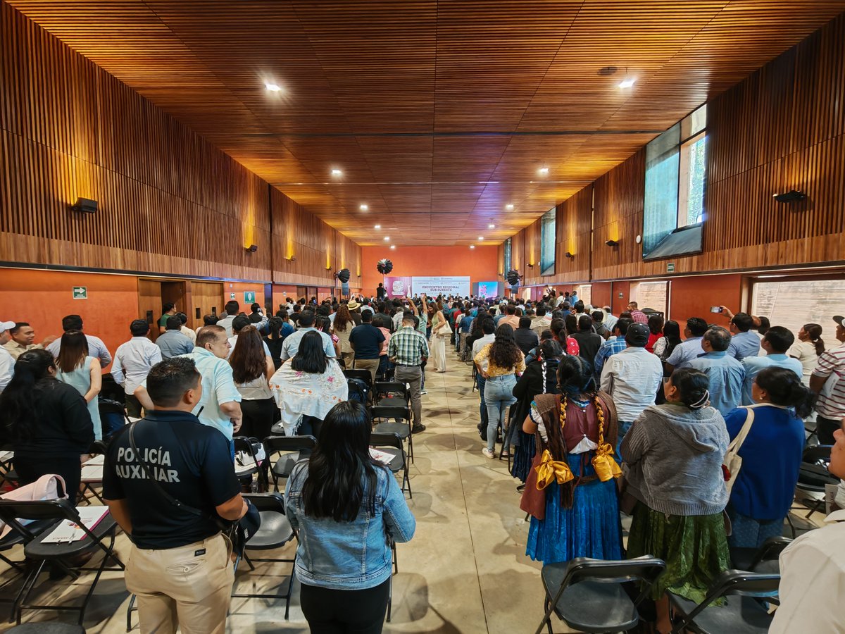 OCCE_GobOax's tweet image. 🏛️ El Salón Multifuncional fue sede del Encuentro Regional Sur-Sureste de Sistemas Municipales de Protección Integral de Niñas, Niños y Adolescentes, reuniendo a representantes de Campeche, Guerrero, Quintana Roo, Tabasco, Yucatán, Veracruz y Morelos. 🤝 #UNICEF México