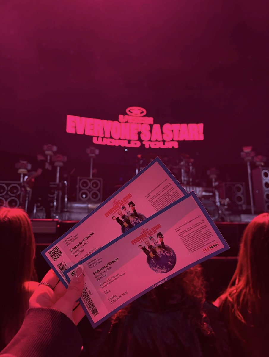 phoebe ★ tweet media