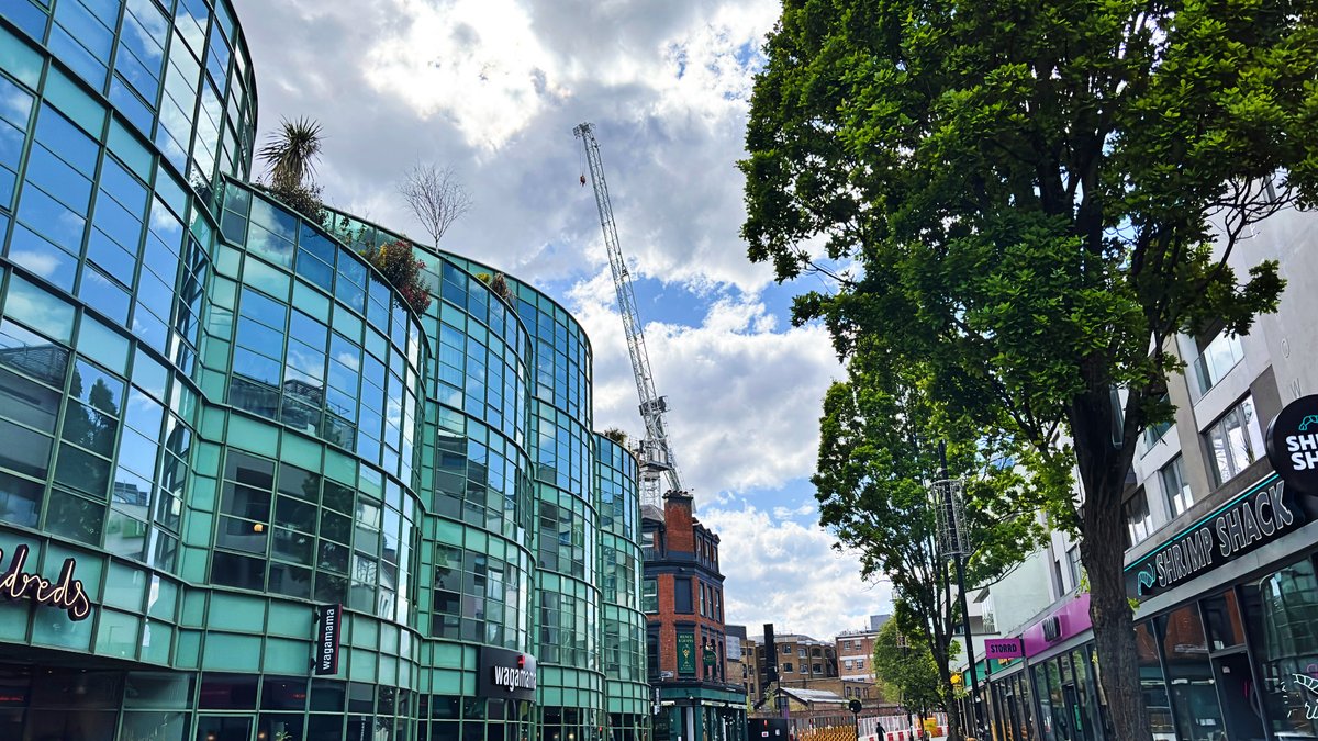 lonconmag's tweet image. The Strait of Hormuz disruption is no longer a distant risk, it is now directly impacting UK construction.

Full Analysis:
constructionmagazine.uk/2026/04/strait…

#UKConstruction #ConstructionIndustry #StraitOfHormuz #ConstructionRisk #BuildingSafety #LondonConstruction