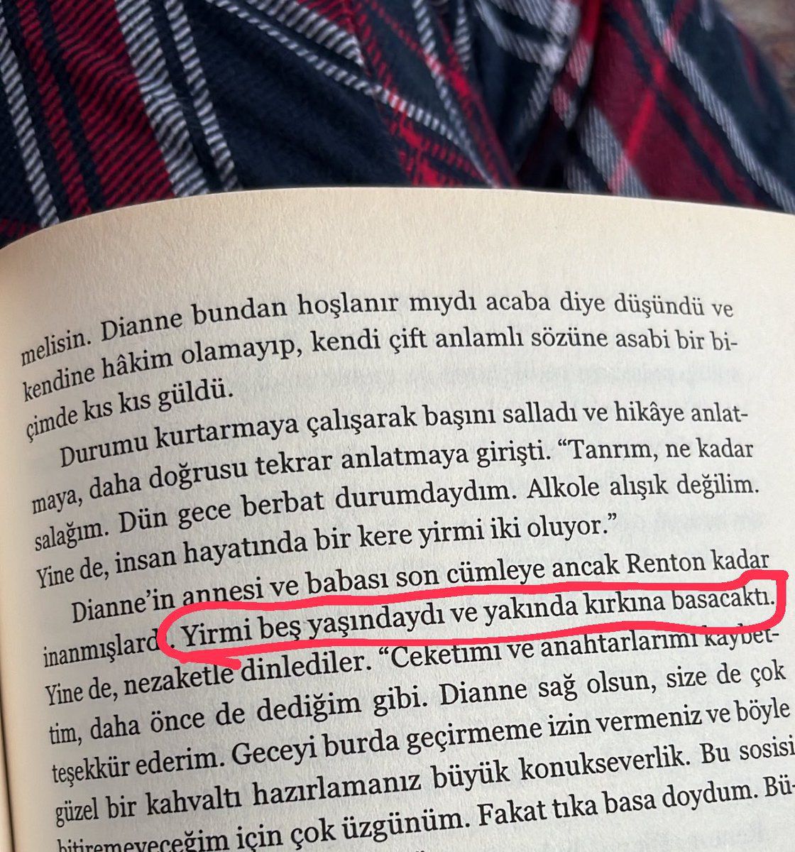 sonkertik's tweet photo. Yirmi beş yaşındaydı ve yakında kırkına basacaktı. https://t.co/RVlTfXRW6I