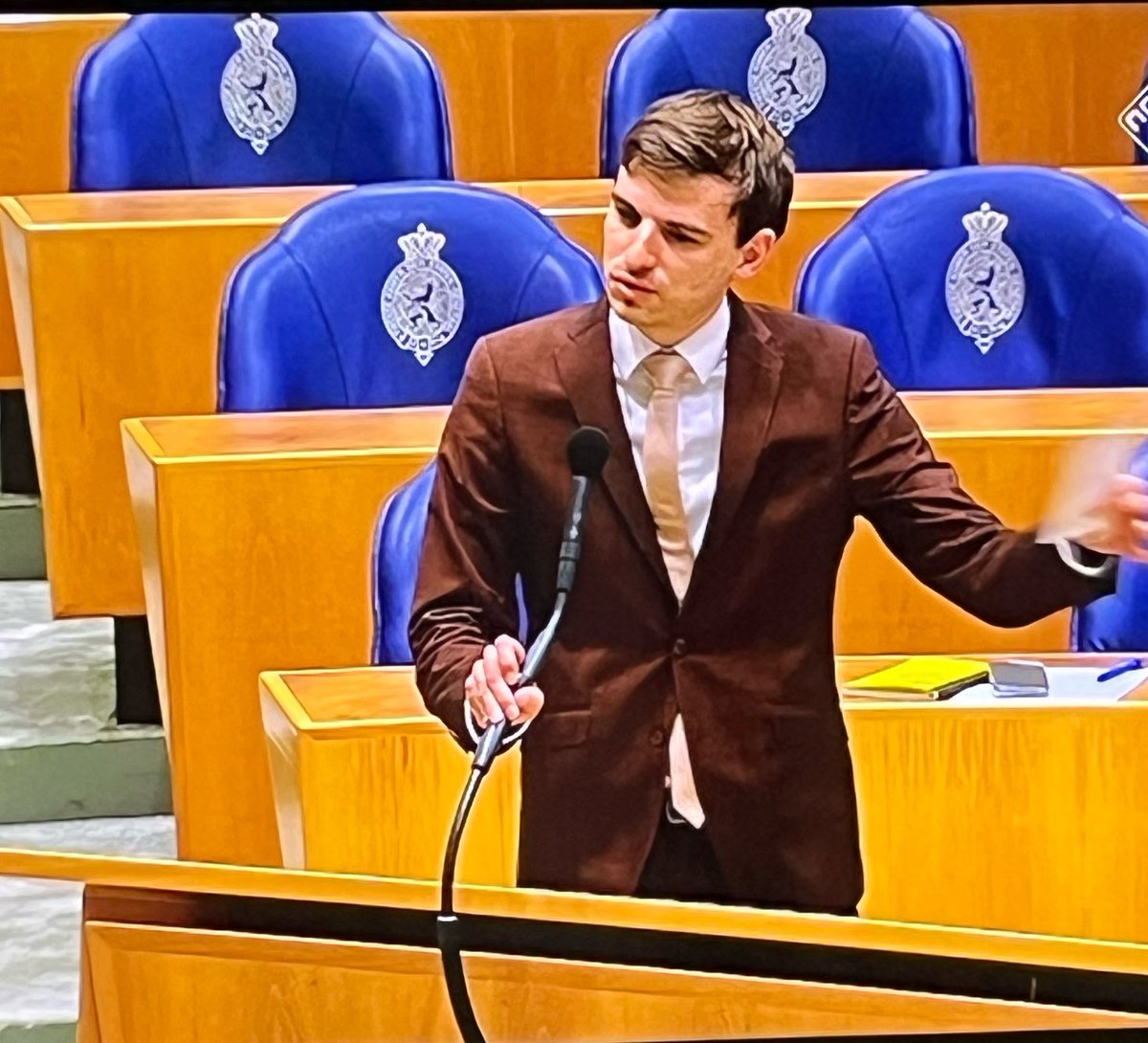 Palos11's tweet image. #loonkloof #debat #tweedekamer. Zoals de ‘afvalbakkenpartij’ @d66 altijd doet staat ook neijenhuis, tot 2 keer toe, lekker te liegen.  Wat zal die partij toch stinken met al dat, uit bakken geplukt, afval.