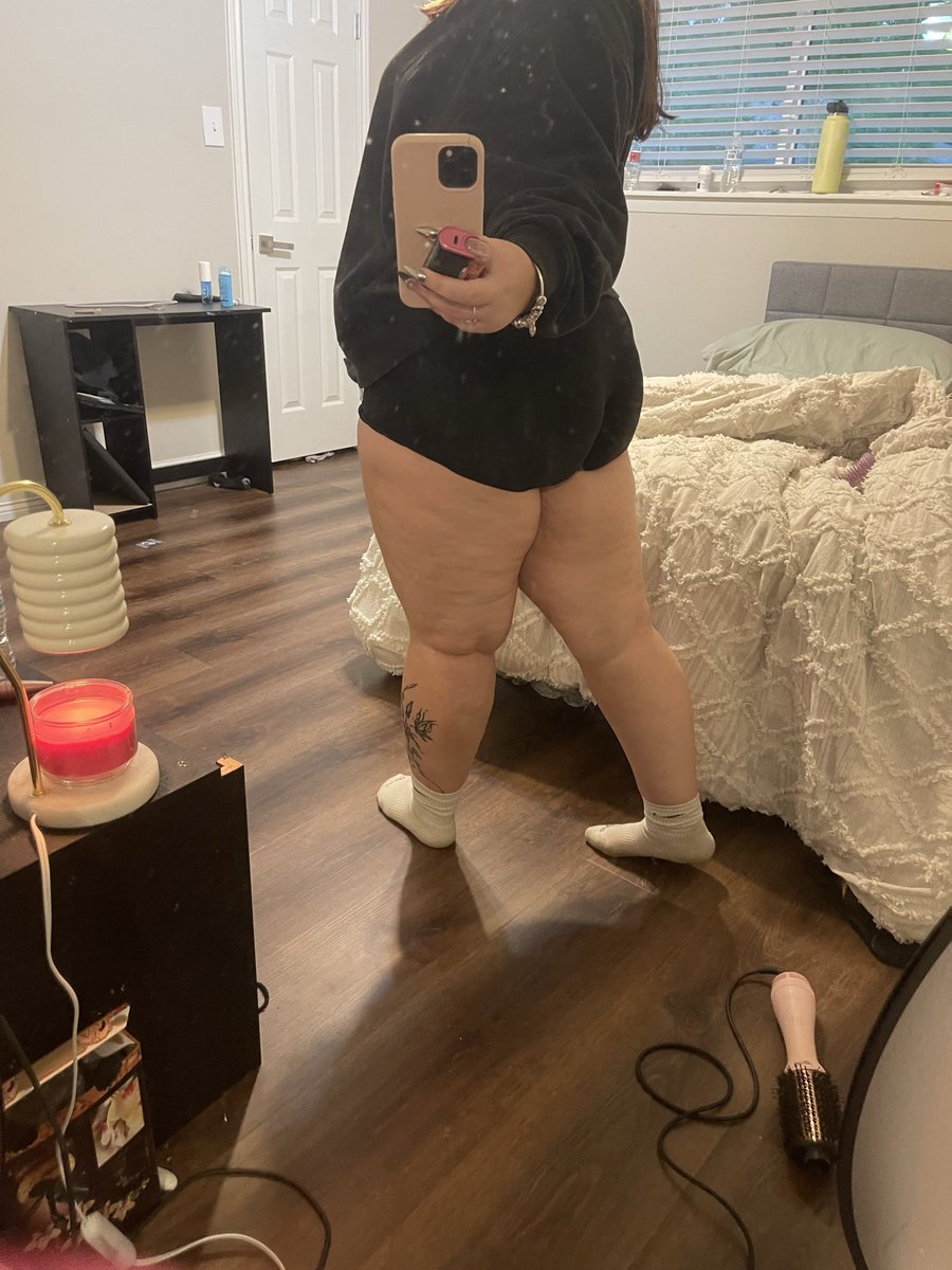pprincesssaraa's tweet photo. u love these dirty socks dont u https://t.co/2zSlvbFVEM