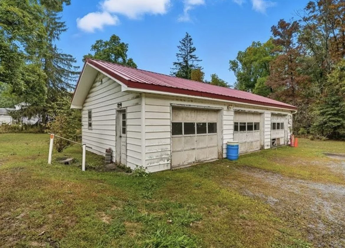 CountryLife717's tweet image. c.1945 Brick #Bungalow on 2 #Acres in #Pennsylvania. $99,900. 
oldhousesunder100k.com/move-in-ready-…